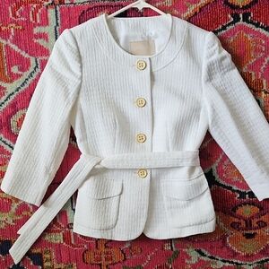 Banana Republic White Blazer with Structured Shoulders and Elegant Design